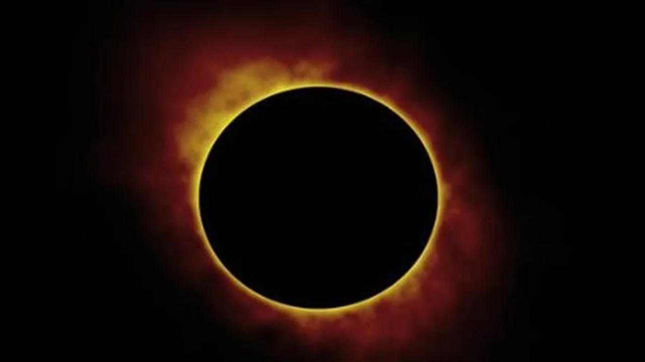 مشهد استثنائي.. ظاهرة الحضيض القمري والكسوف الكلي تزين سماء شهر أغسطس